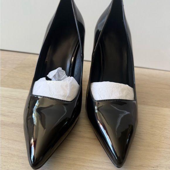 Black and Gold Teeth Pumps Size 6 - Picture 5 of 5